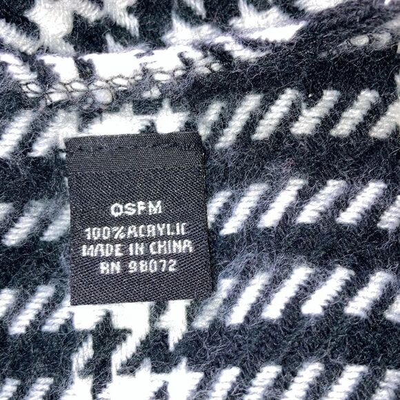 SHAWLY WRAP PONCHO Houndstooth Black White Toggle Front Closure 53 x 44 inch - Picture 6 of 13